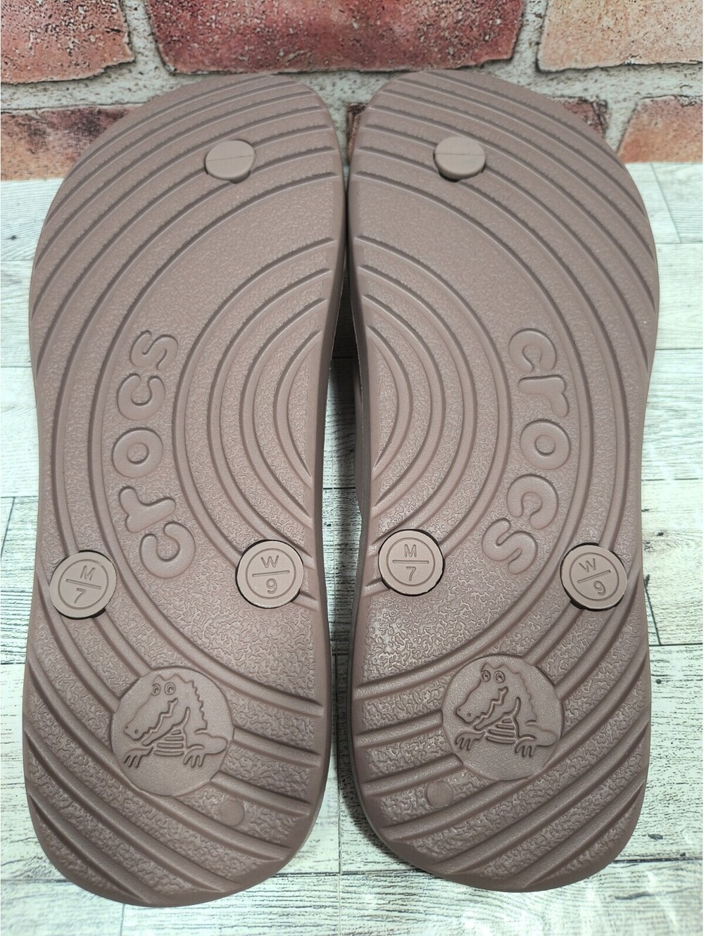 Crocs Flip Flops Men's Size 7 Women's Size 9 Mocha Sandals 210089-0LF NWT - Picture 8 of 9